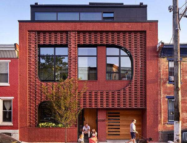 طراحی داخلی دفتر کار و شرکت با آجر، اجرای ساختمان اداری با نمای آجری